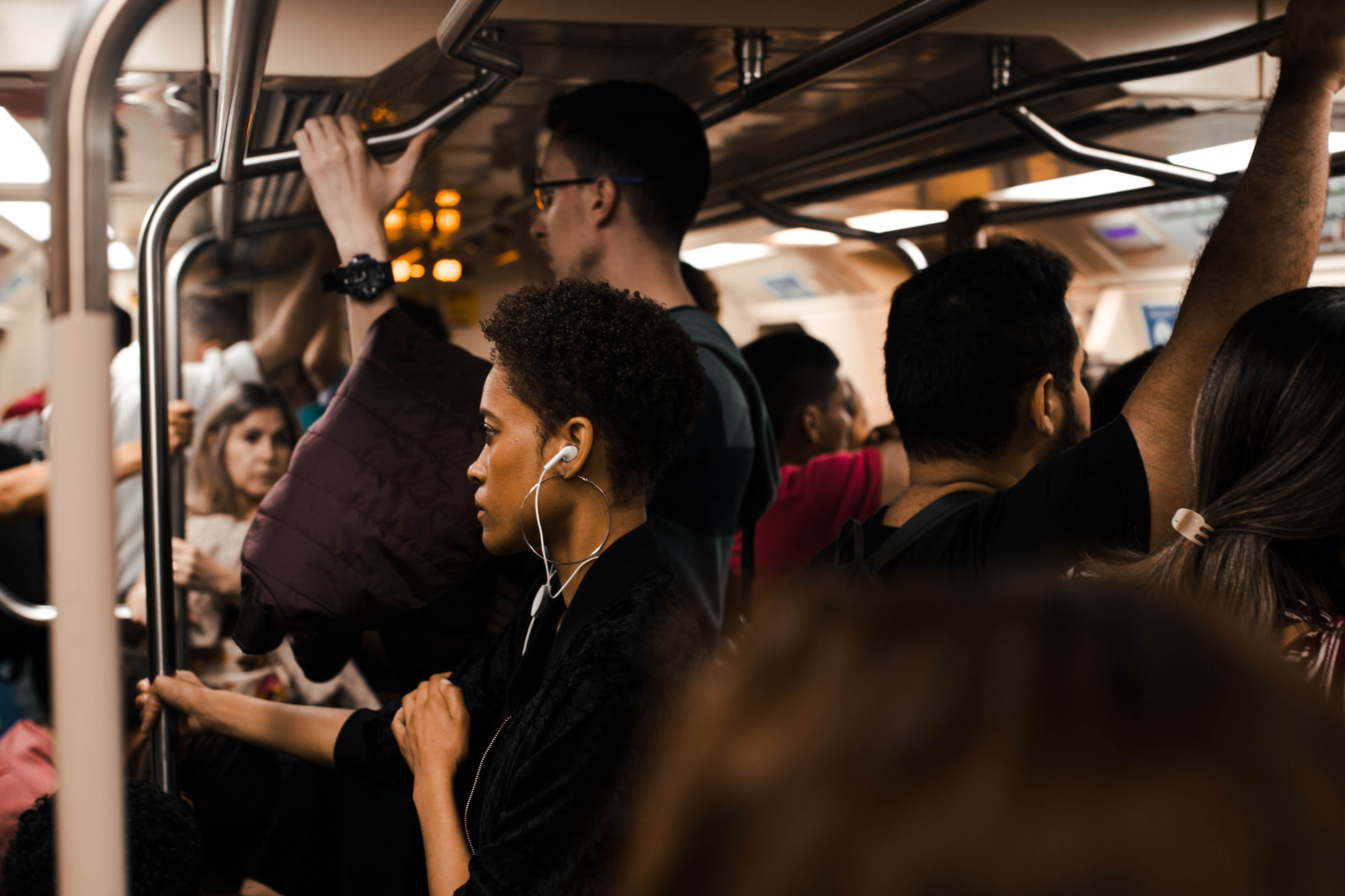 How Do Noise-Cancelling Headphones Make Things Quieter? — article hero image