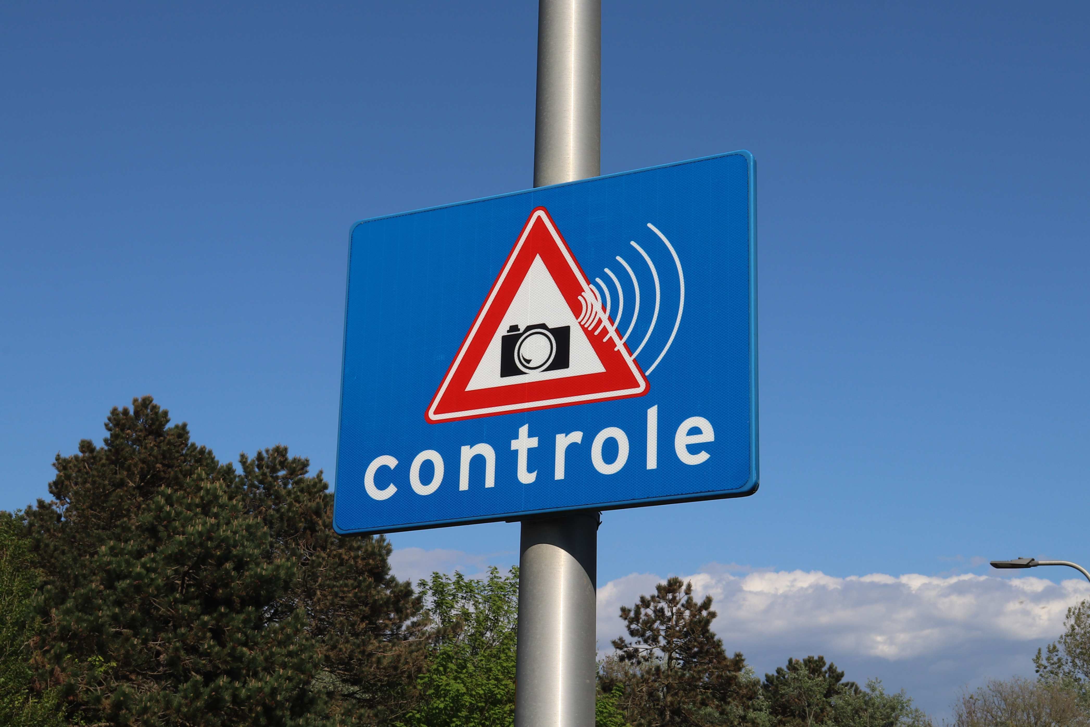 How Does a Speed Camera Know You're Speeding? — article hero image