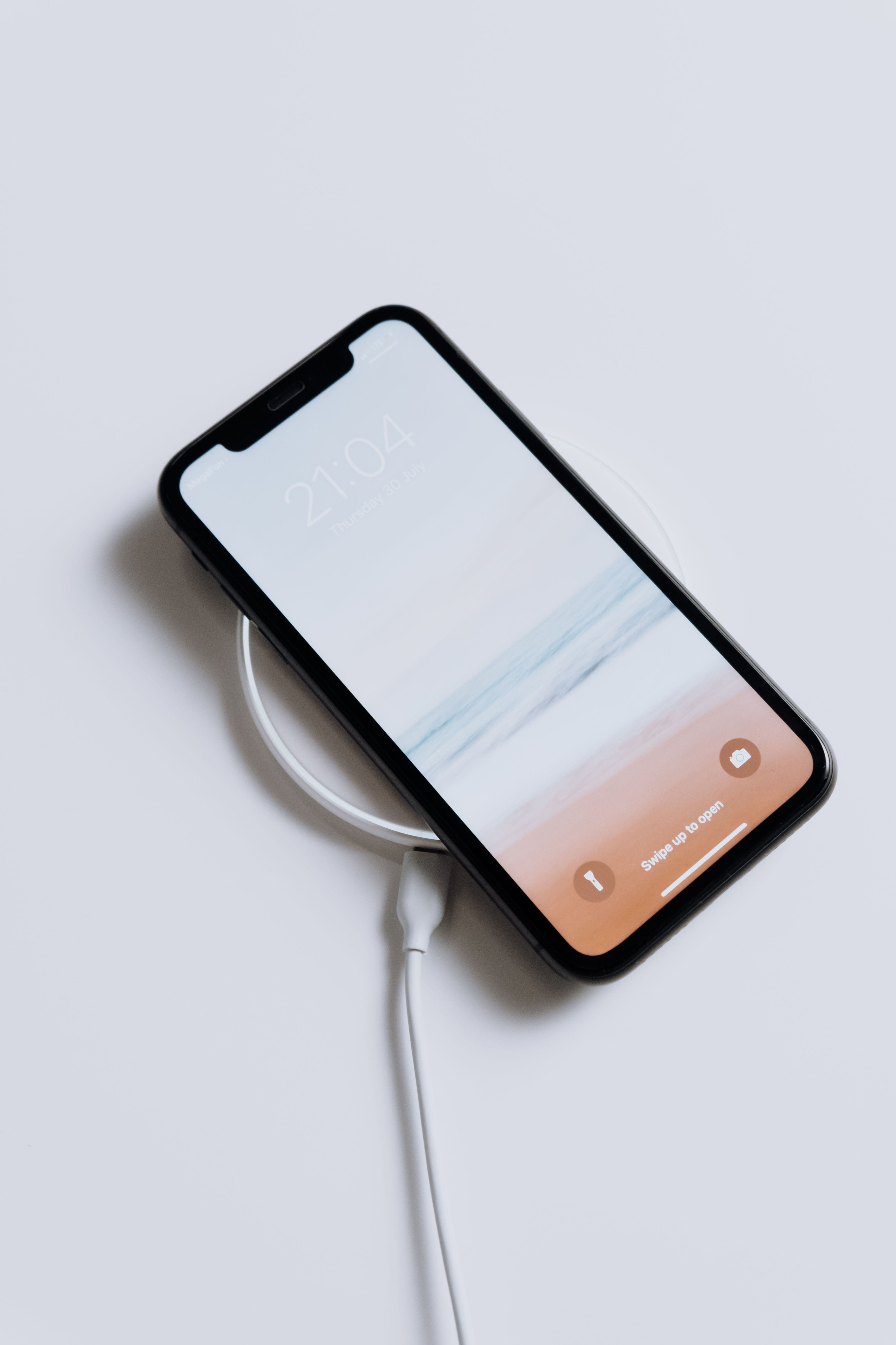 How Does Wireless Charging Work Without Wires? — article hero image