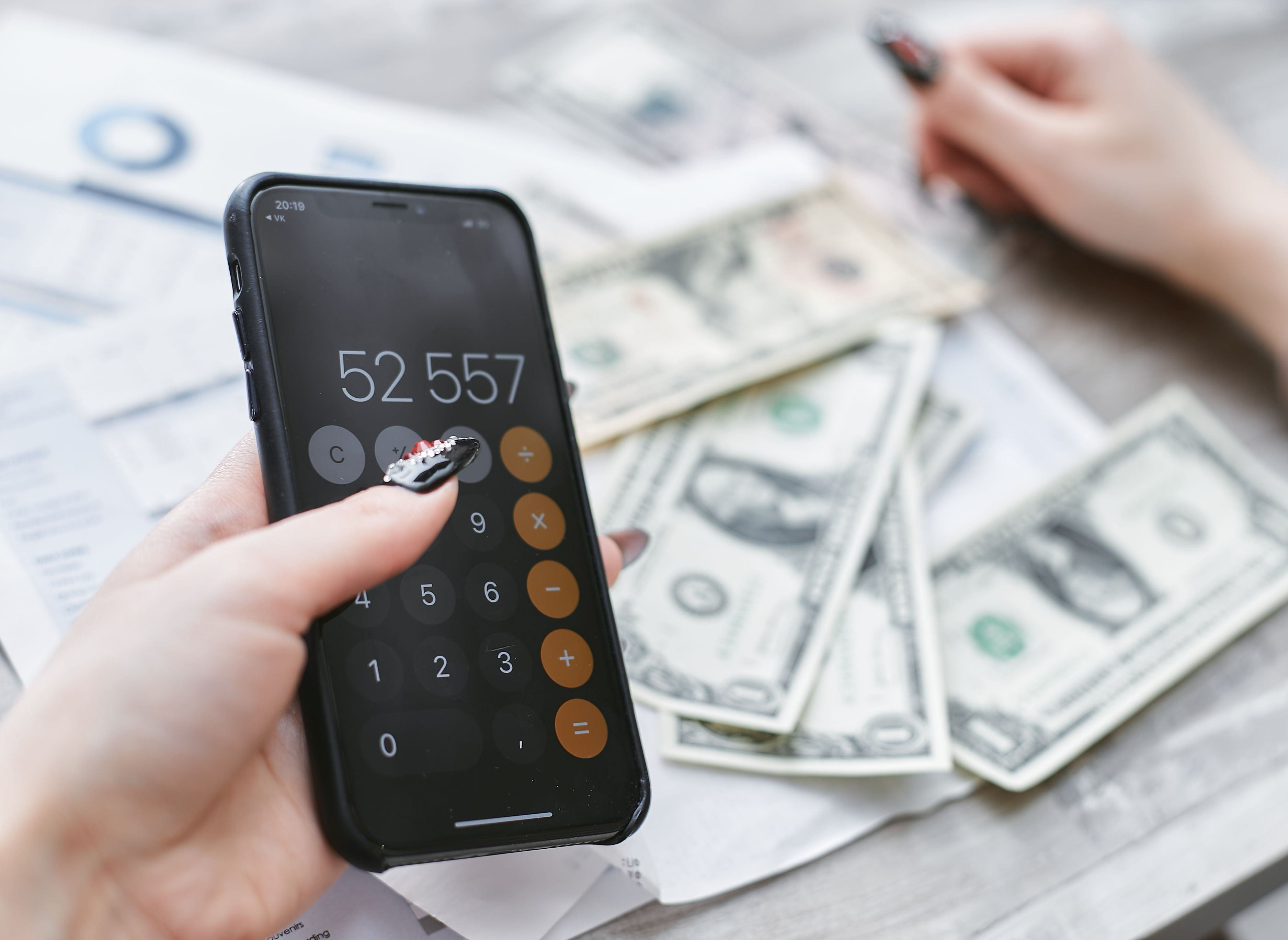 How Much Does It Cost to Charge Your Phone for a Year? — article hero image