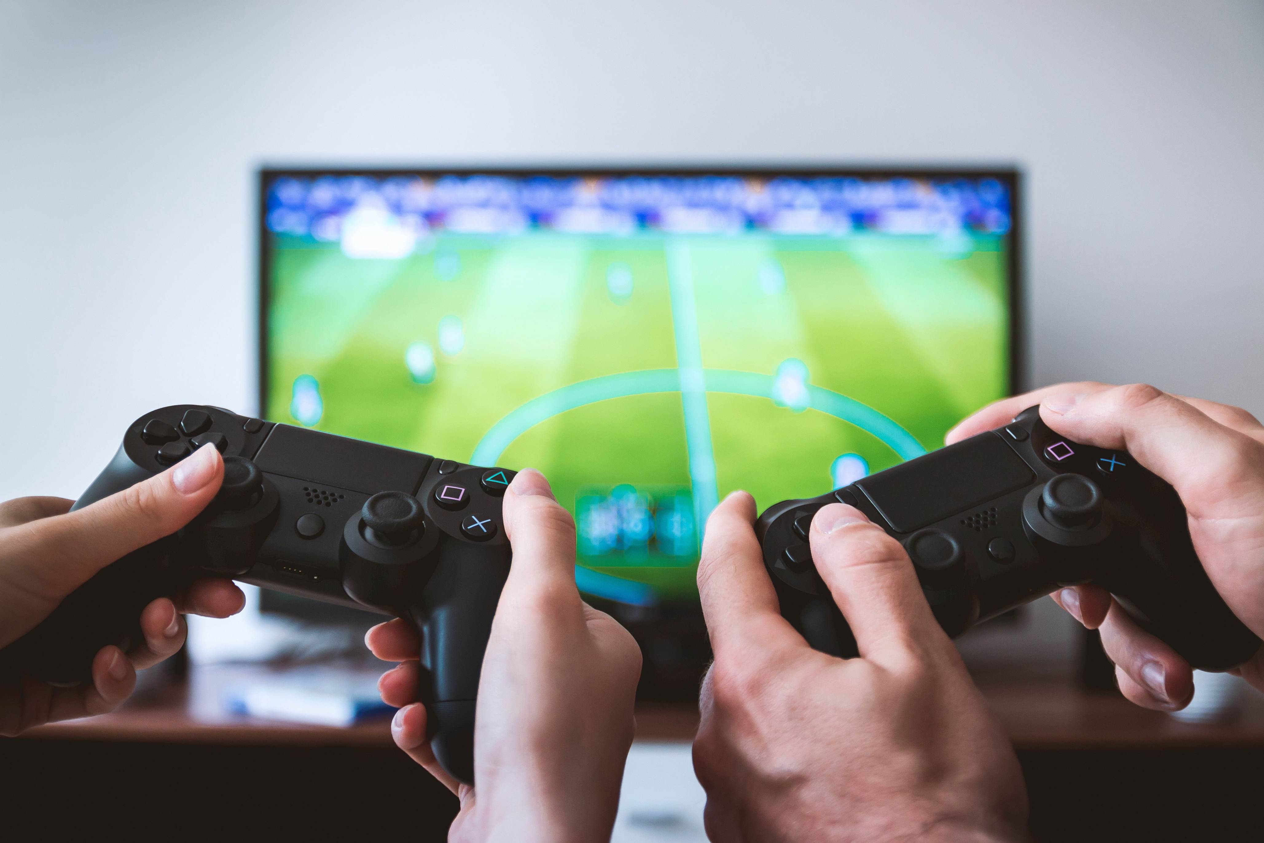 Which Uses More Energy: Gaming for an Hour or Boiling a Kettle? — article hero image