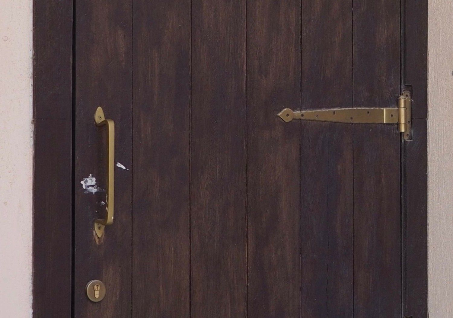 Why Are Door Handles So Far From the Hinges? — article hero image