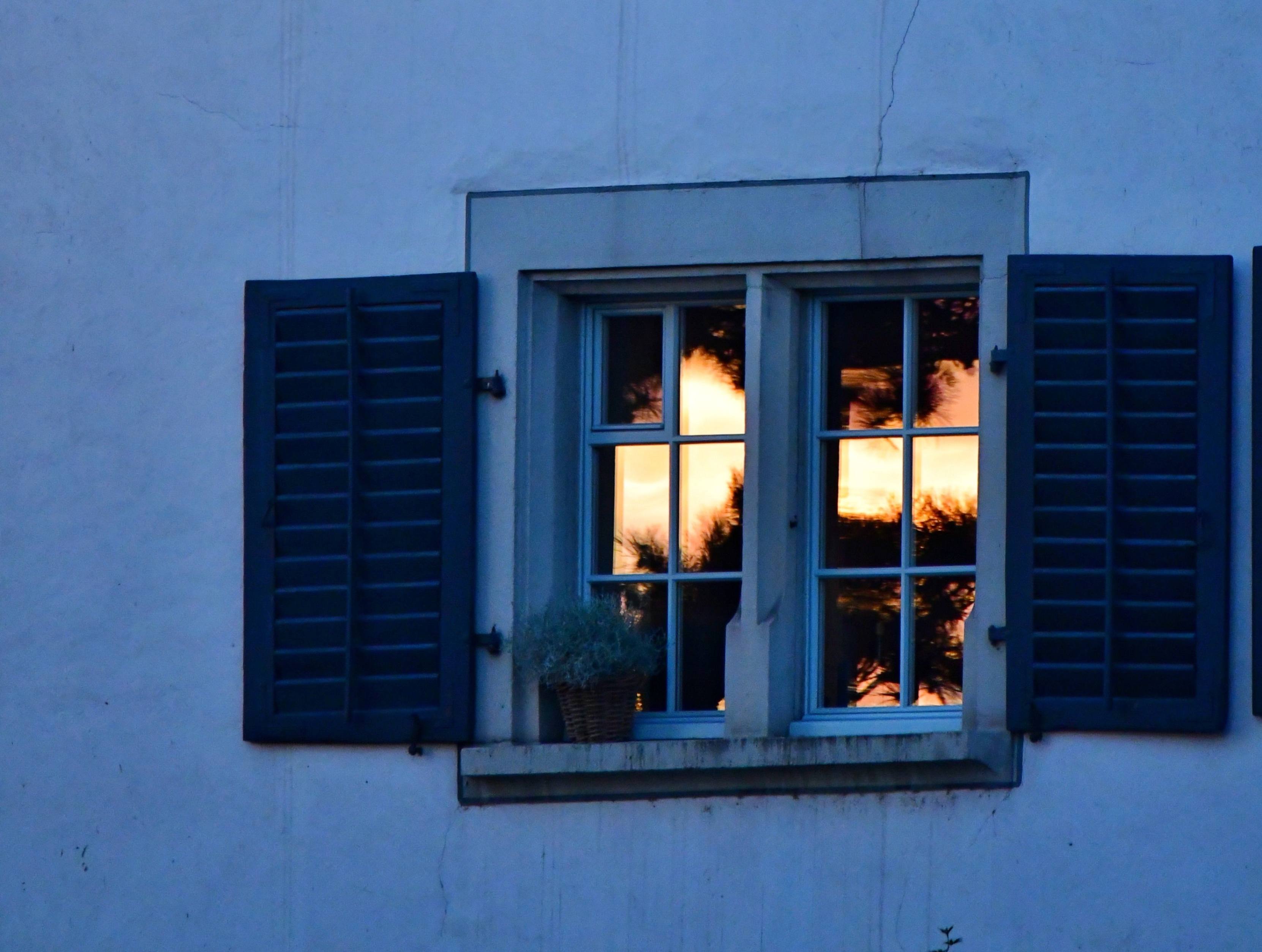 Why Do You See Yourself in a Window at Night? — article hero image