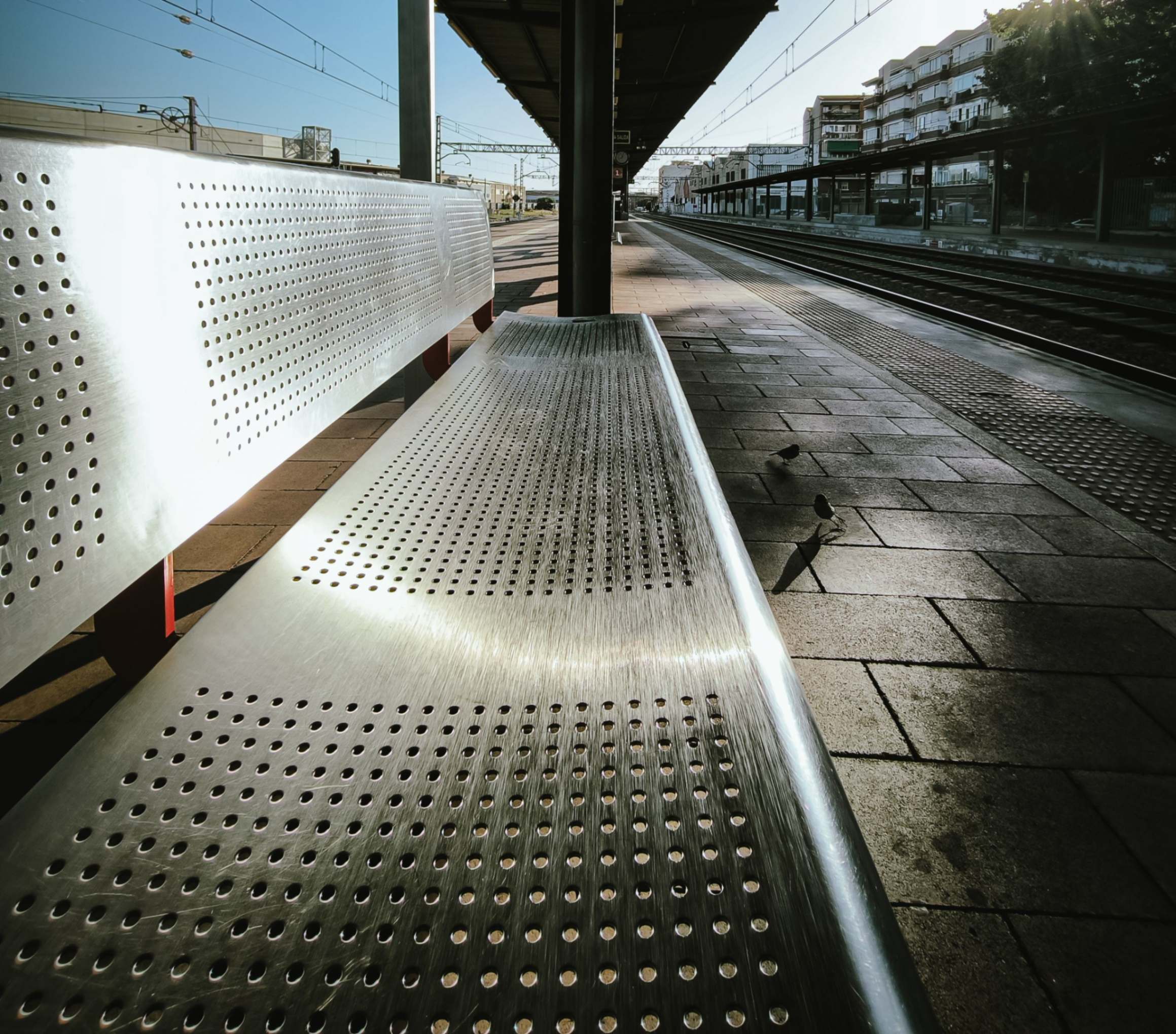 Why Does a Metal Bench Feel Colder Than a Wooden One? — article hero image