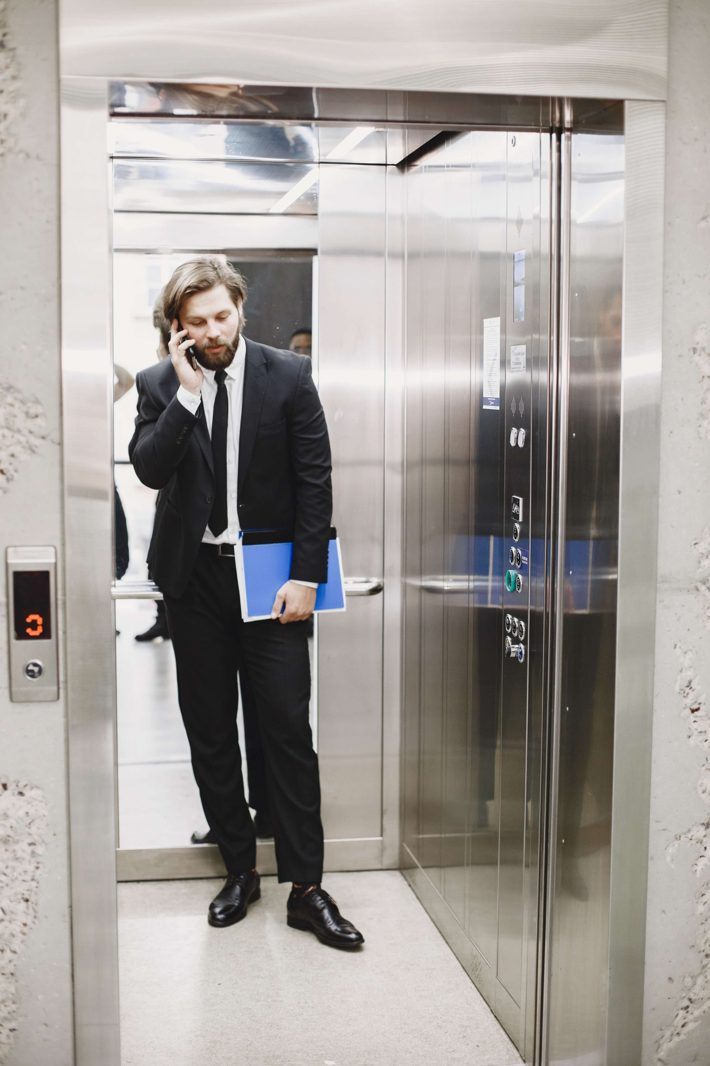 Why Does Your Mobile Signal Disappear in a Lift? — article hero image